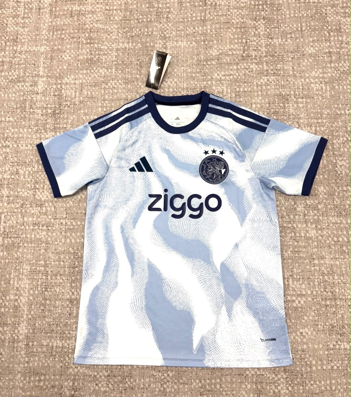 Maillot Third Ajax 2026/27 bleu clair et blanc vue de face
