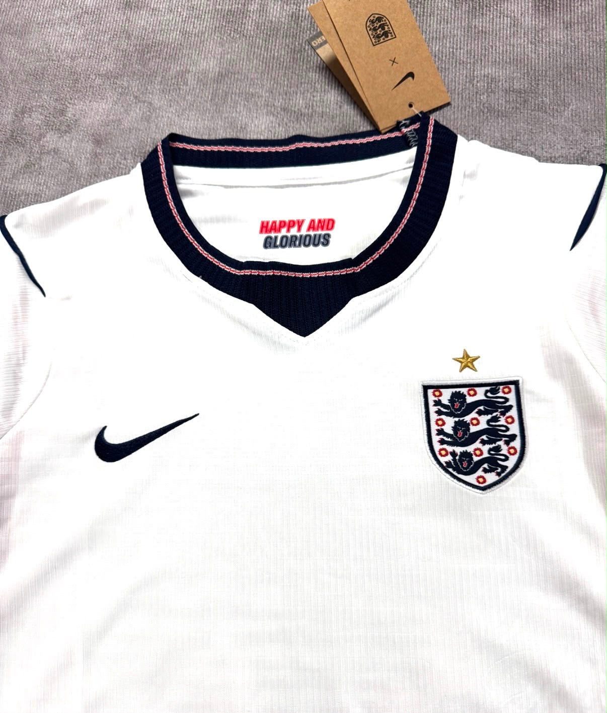 Maillot Angleterre 2026 domicile détail col et écusson