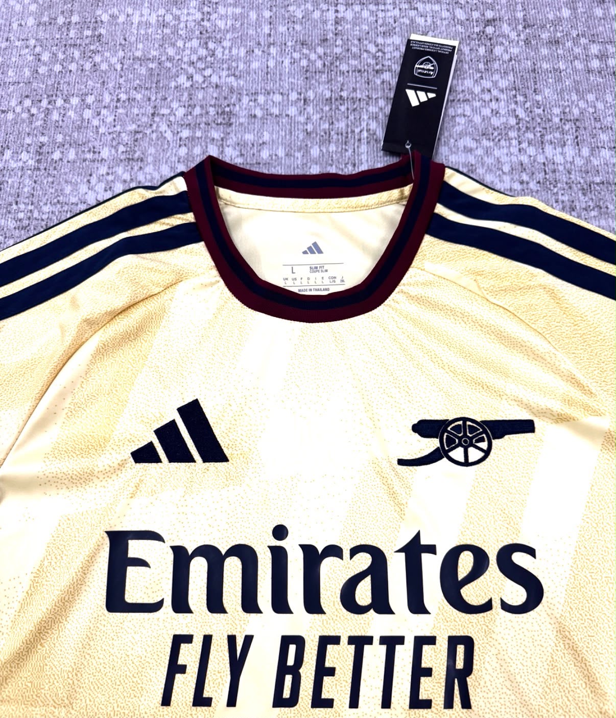 Arsenal maillot Third 2026/27 jaune détail poitrine