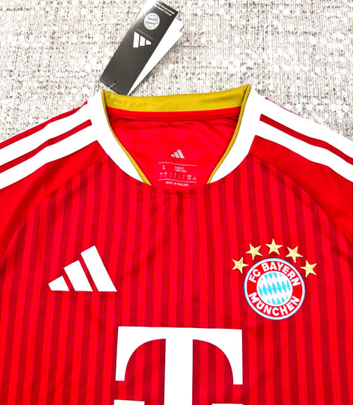 Détail du maillot Bayern Munich domicile 2026/27 adulte