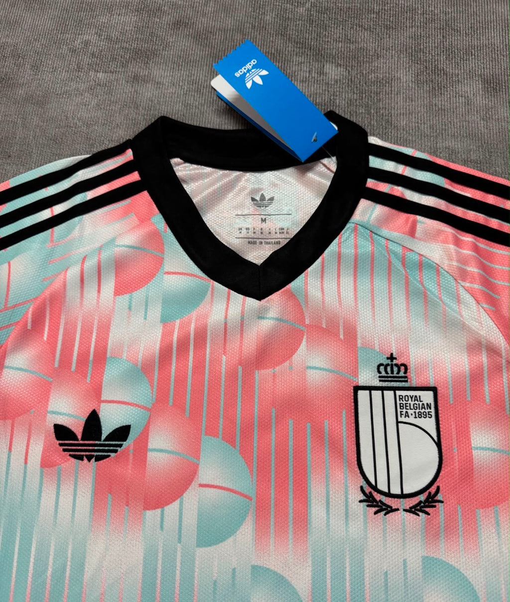 Détail maillot Belgique style rétro - écusson et adidas