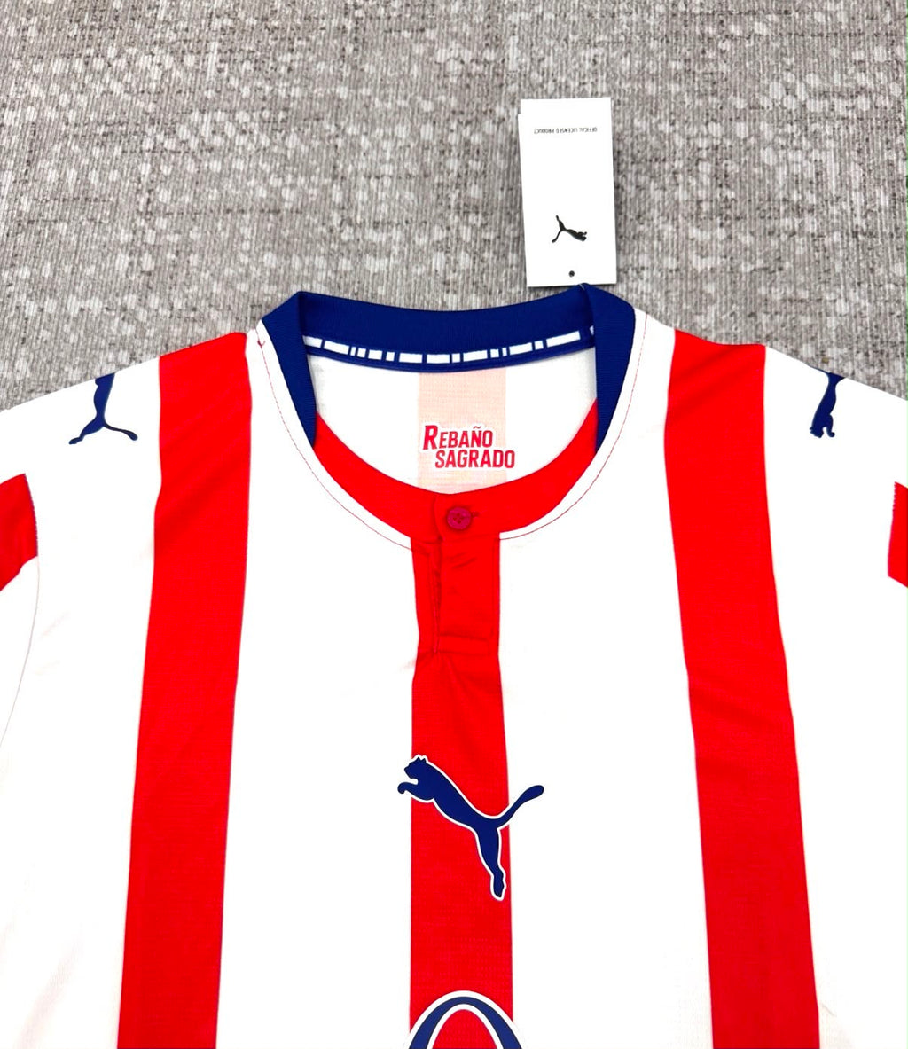 Chivas Guadalajara maillot rouge et blanc détail col