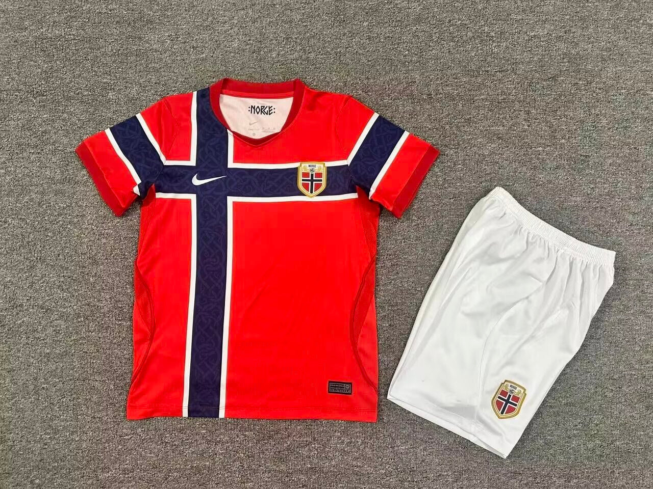 Ensemble enfant Norvège rouge, bleu marine et blanc - vue de face