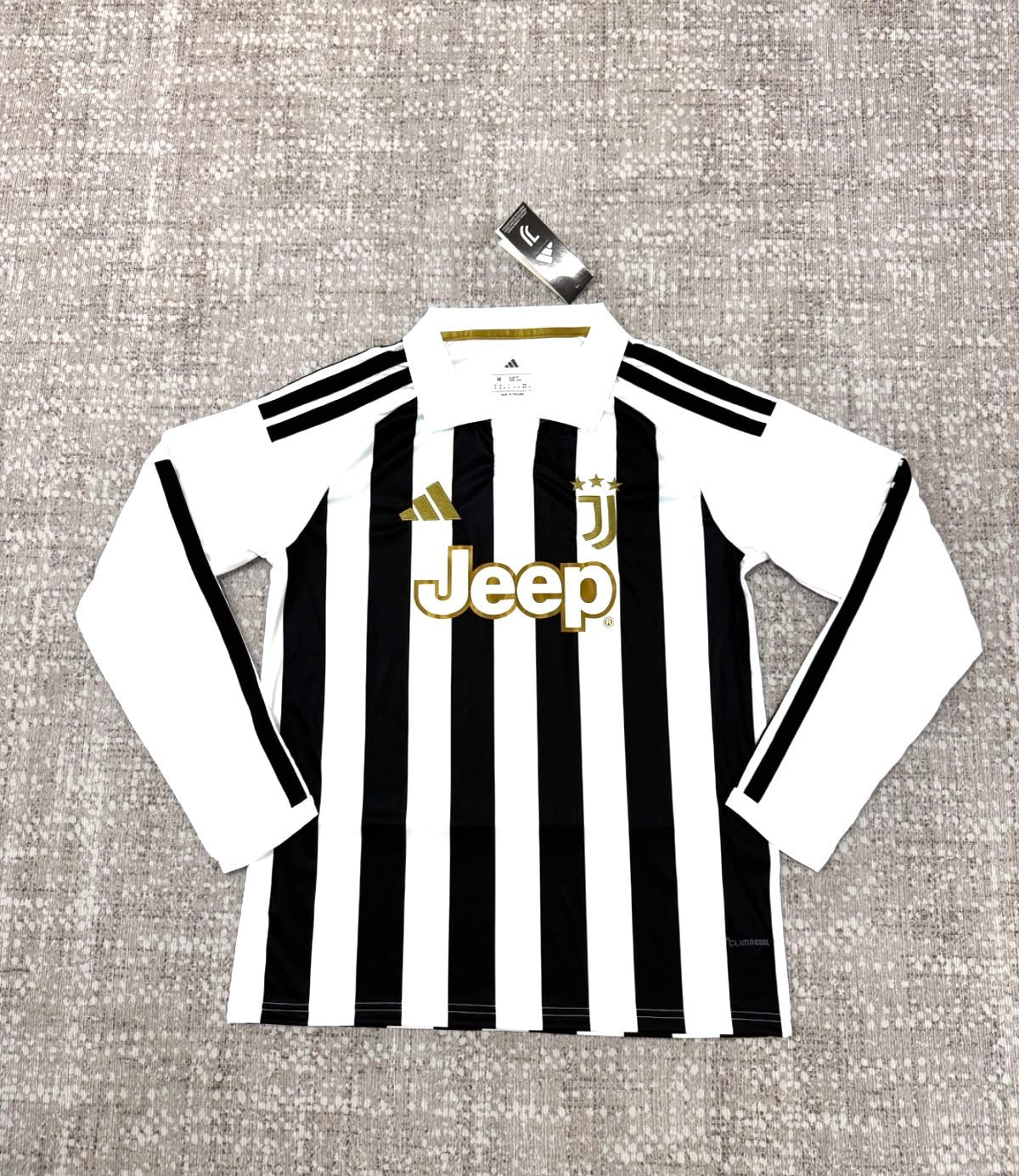 Maillot domicile Juventus 2026/27 manches longues vue de face