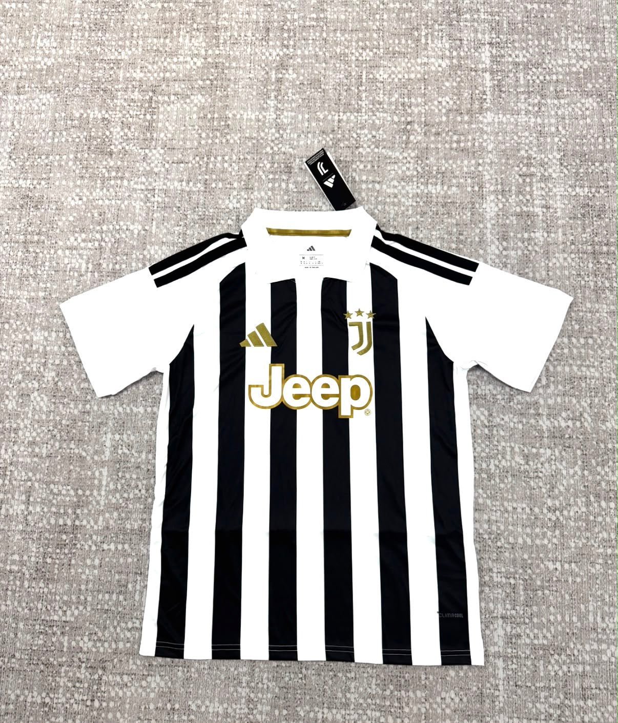 Maillot domicile Juventus 2026/27 manches courtes vue de face