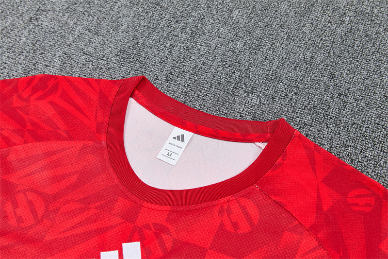 Ensemble enfant Liverpool 2026/27 détail col