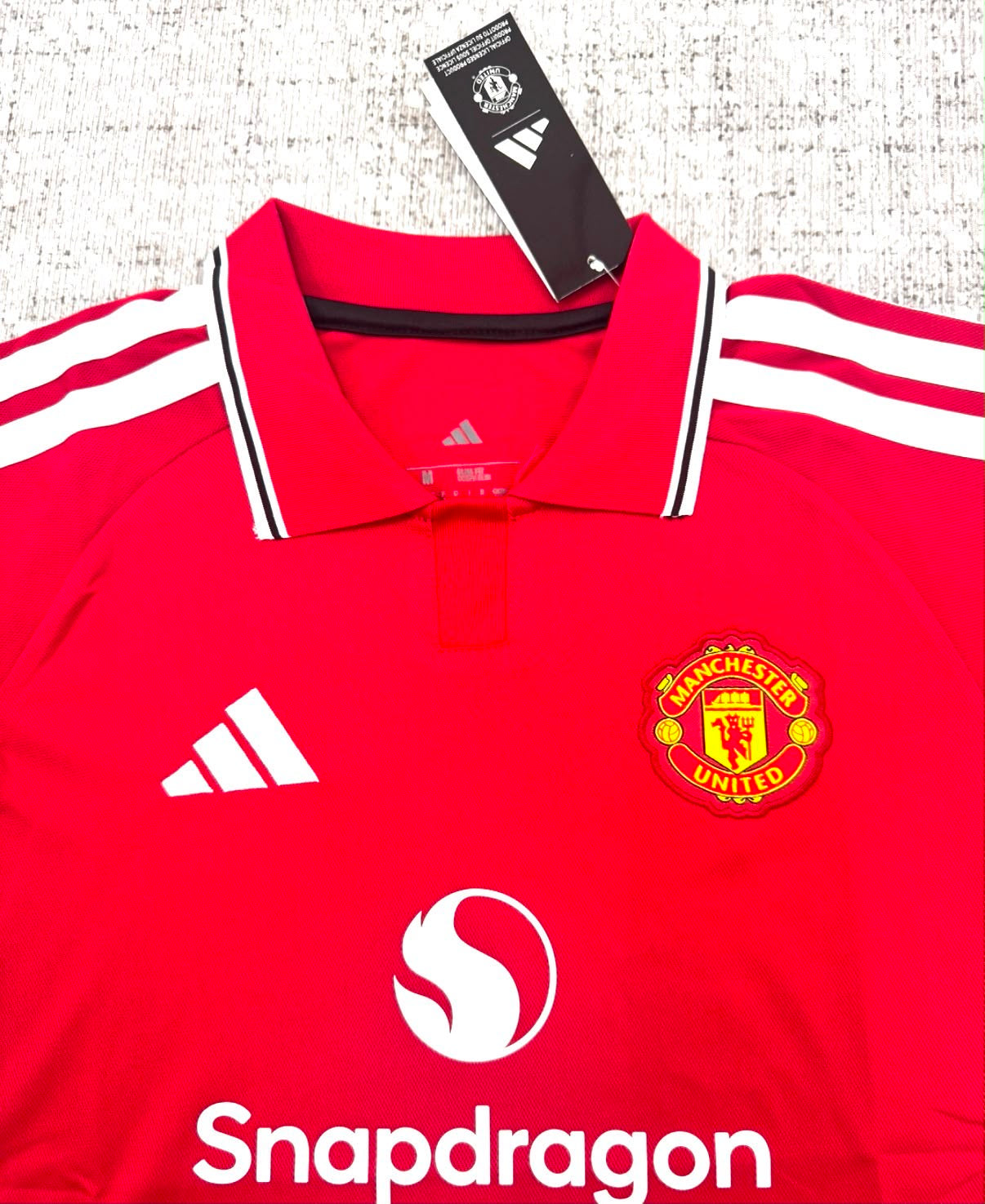 Détail du maillot Manchester United domicile 2026/27 manches longues adulte