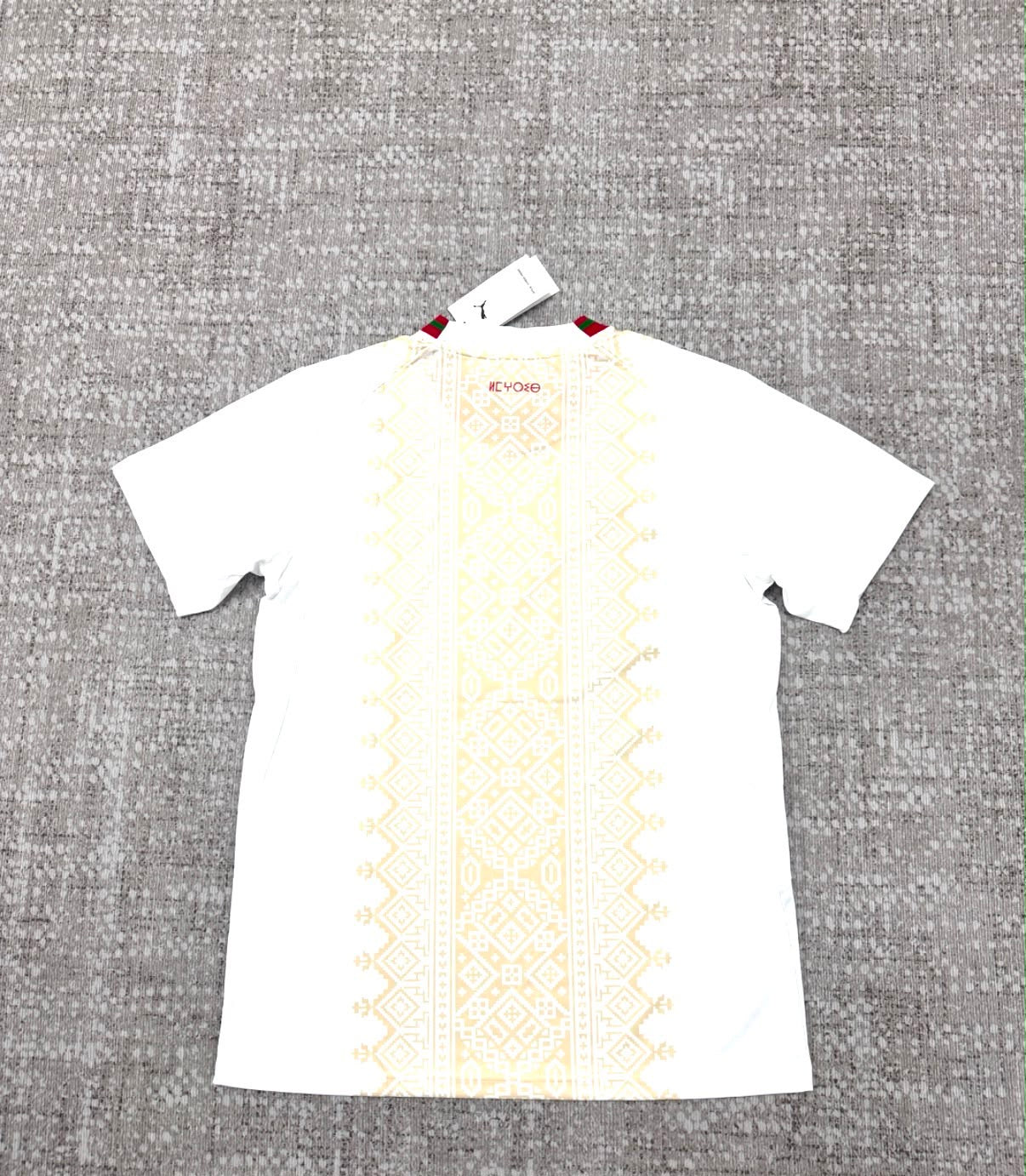 Maroc maillot blanc et or vue de dos