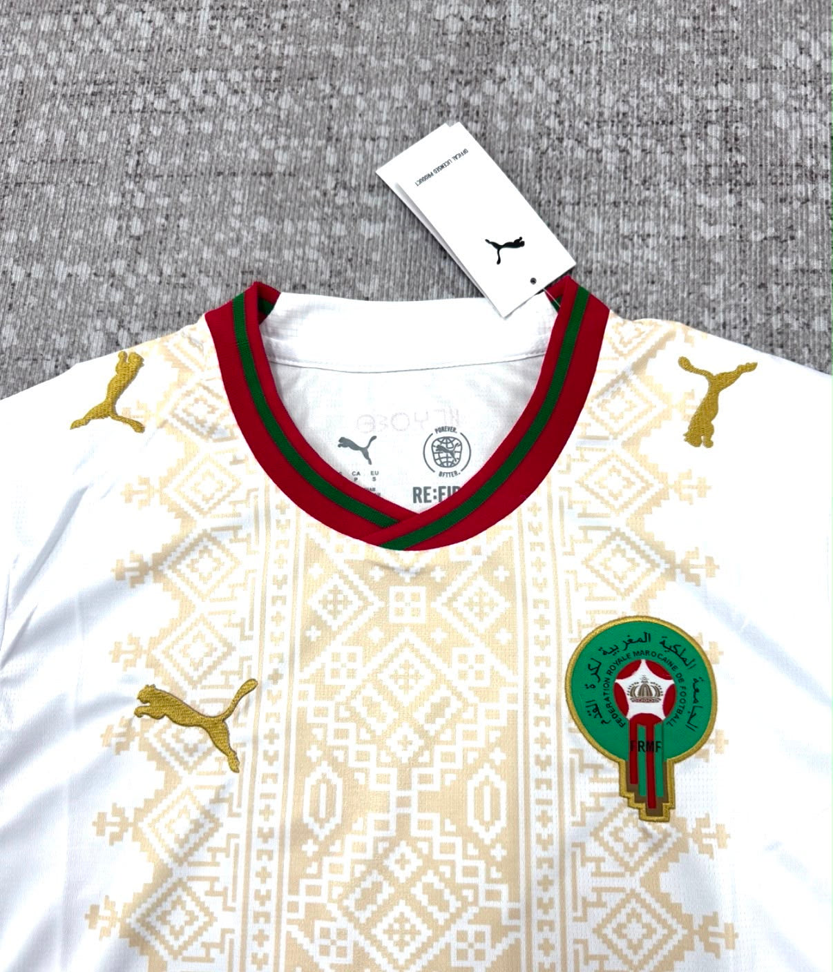 Maroc maillot blanc et or détail face