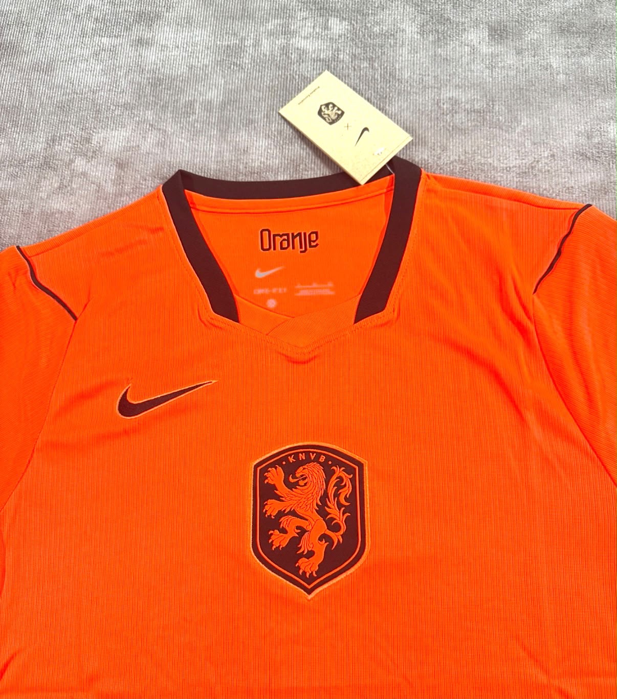 Détails du maillot domicile Pays-Bas 2026 orange