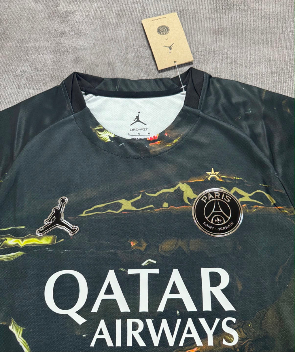 Détail maillot PSG x Jordan - écusson, Jumpman et Qatar Airways