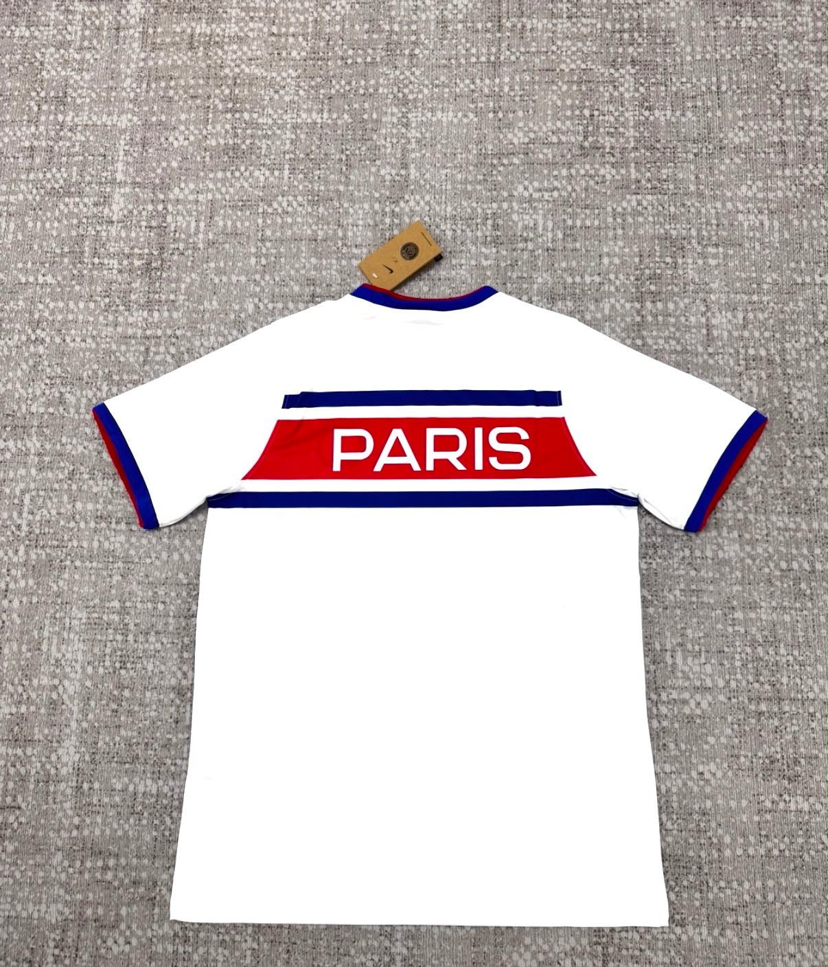 Paris Saint-Germain maillot blanc rouge et bleu vue arrière