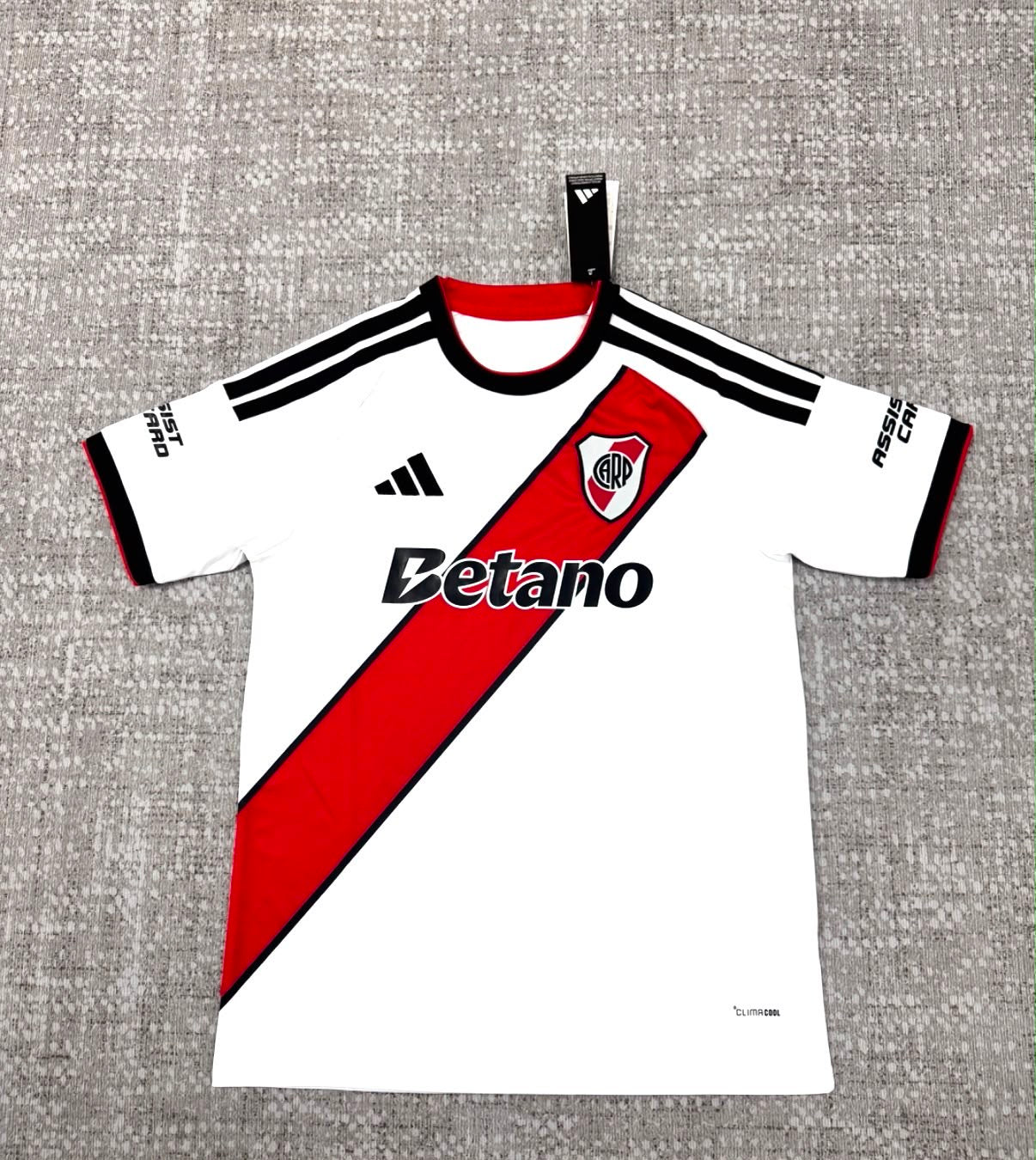 River Plate maillot domicile blanc et rouge vue de face