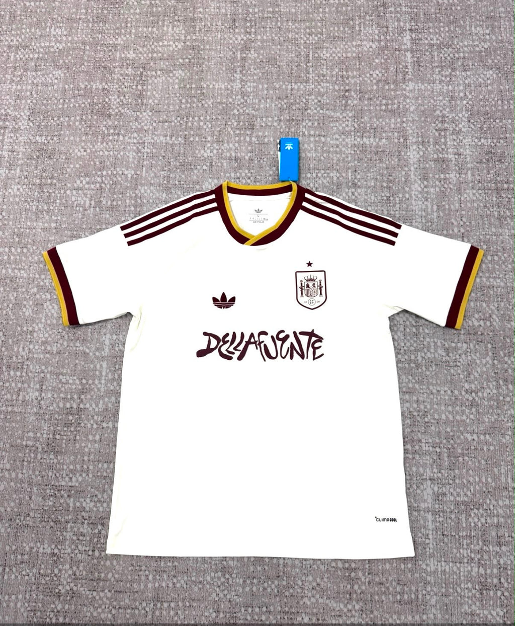 Maillot extérieur Espagne Coupe du Monde 2026 blanc cassé bordeaux vue de face