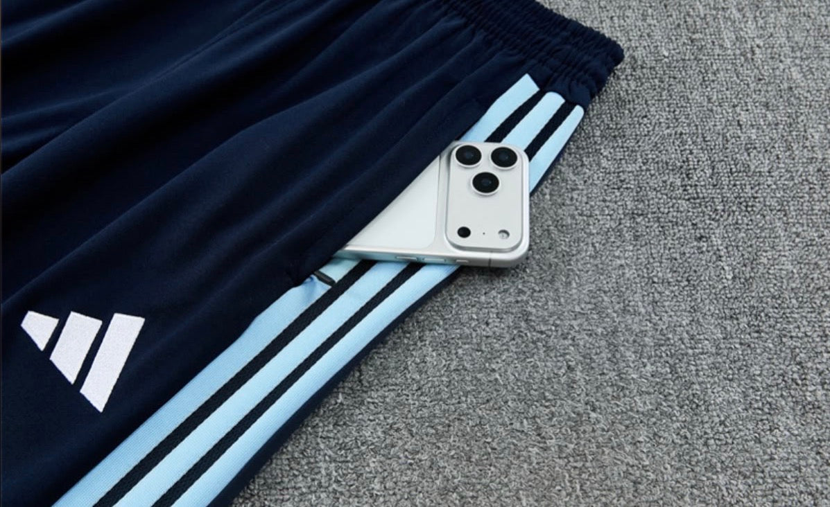Survêtement Argentine bleu marine et bleu ciel - détail bandes pantalon