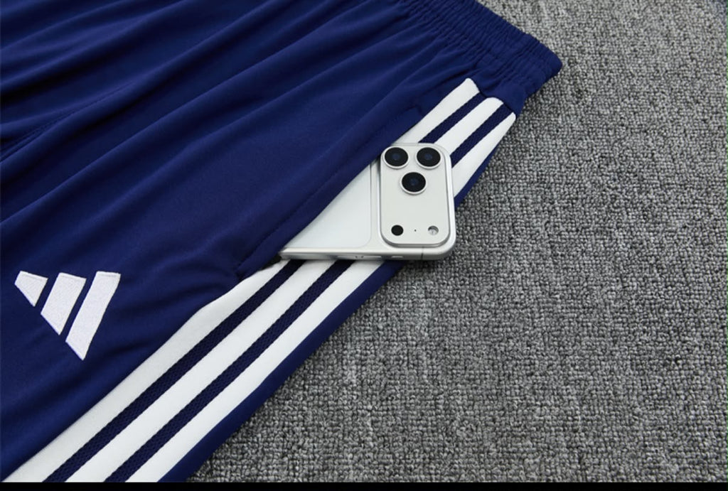 Survêtement Argentine - détail du pantalon bleu marine