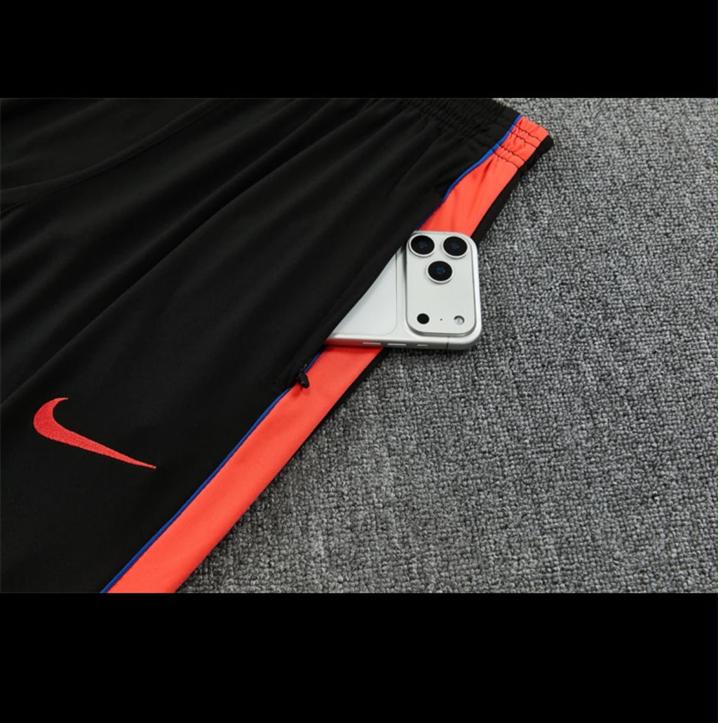 Survêtement Pays-Bas orange et noir - détail pantalon et poche