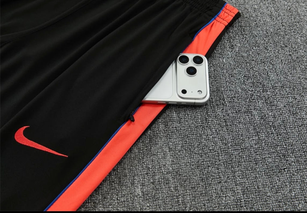 Survêtement Paris Saint-Germain noir et corail - détail du pantalon