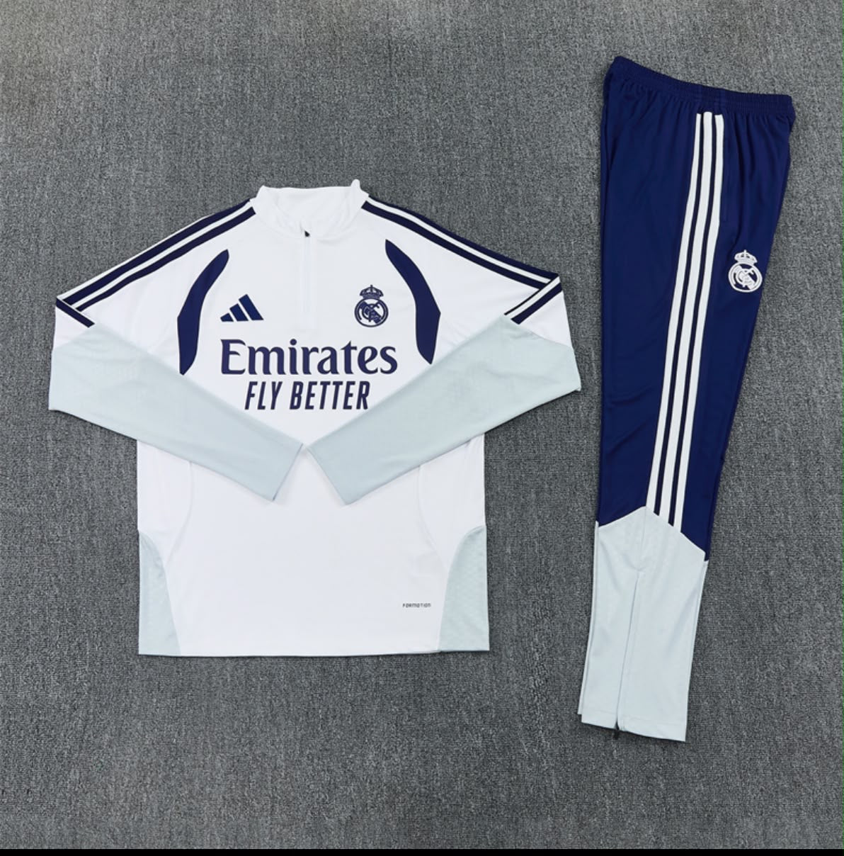 Survêtement Real Madrid blanc et bleu marine - vue de face