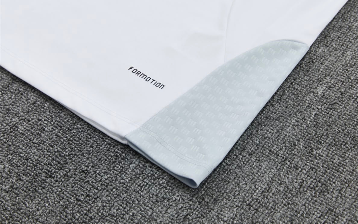 Survêtement Real Madrid blanc et bleu marine - détail du tissu