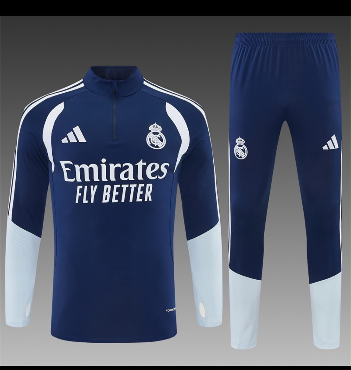 Survêtement Real Madrid bleu marine et blanc - vue studio complète