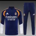 Survêtement Real Madrid bleu marine et orange - vue studio