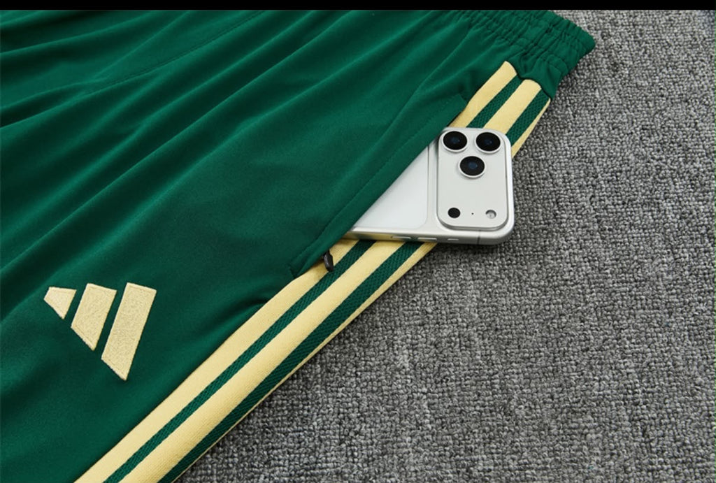 Survêtement Real Madrid vert et or - détail poche zippée