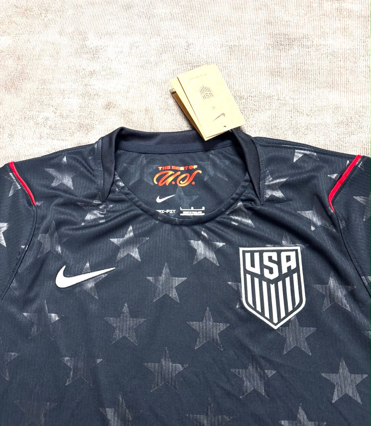 Maillot extérieur USA 2026 - détail poitrine
